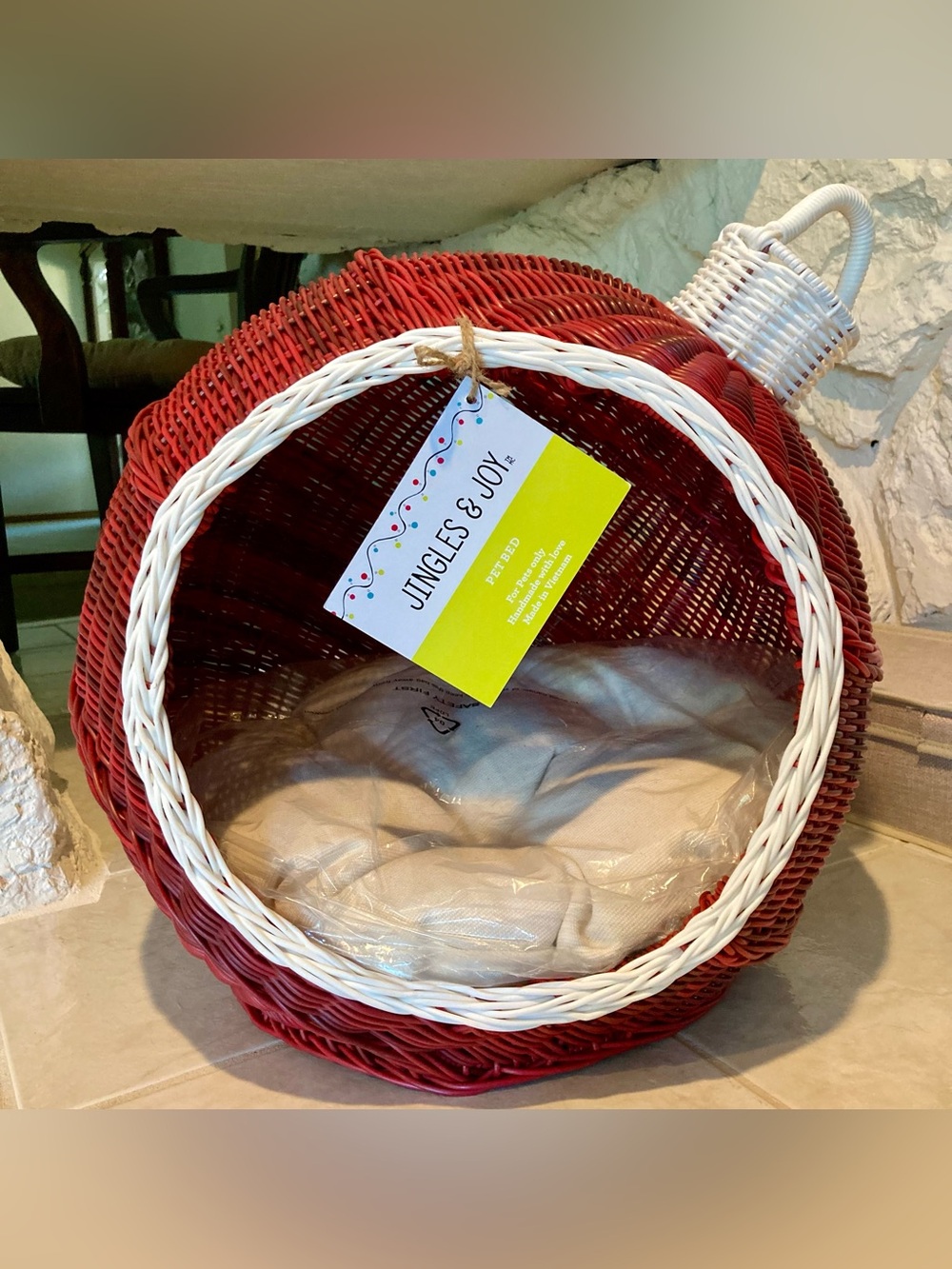 NWT CHRISTMAS IN JULY!!!!  Jingles and Joy pet bed/hideaway